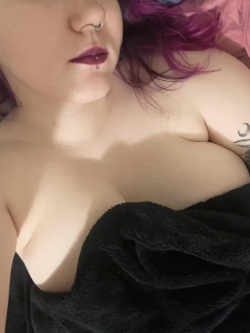25F and online rn for sexting or sending pics/vids! by s4dsuccubus