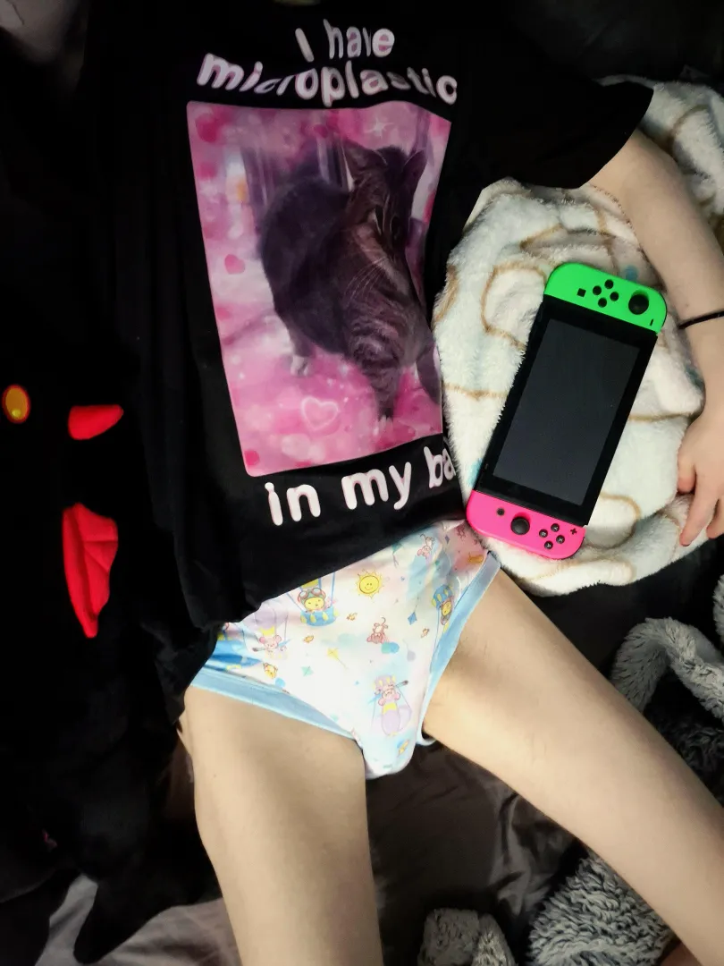 (25ftm) Any love for bratty middles who still wear training pants? posted by ANDROIDCATB0Y