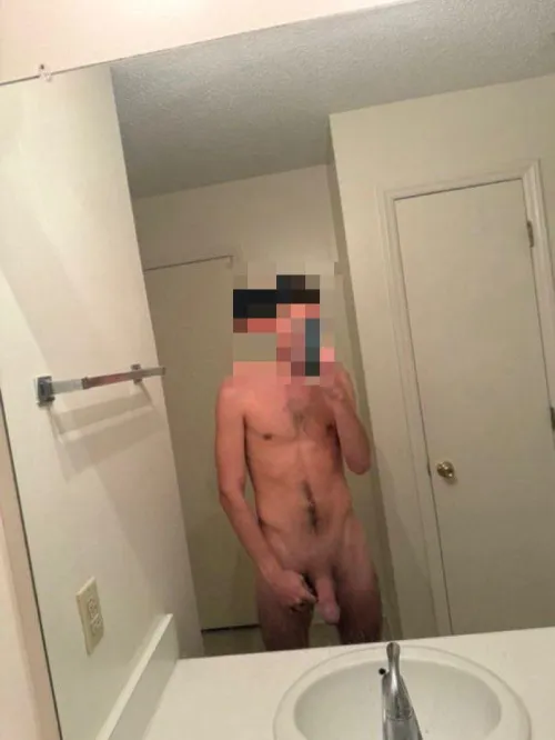 25M in Greenville NC. Looking for F or couples to have some fun with. DM if interested :) by Round-Detail-3195