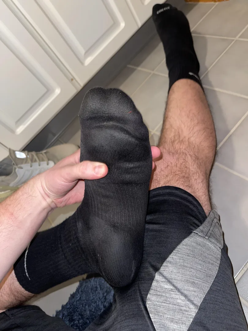[26] Fresh from the gym. Who wants at em? posted by everythingsocks2