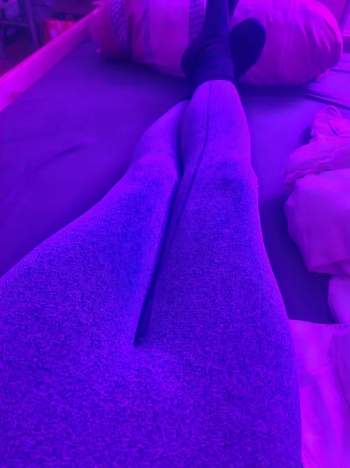[26] Leggings sind so comfy :3 by Cautious_Toe6674