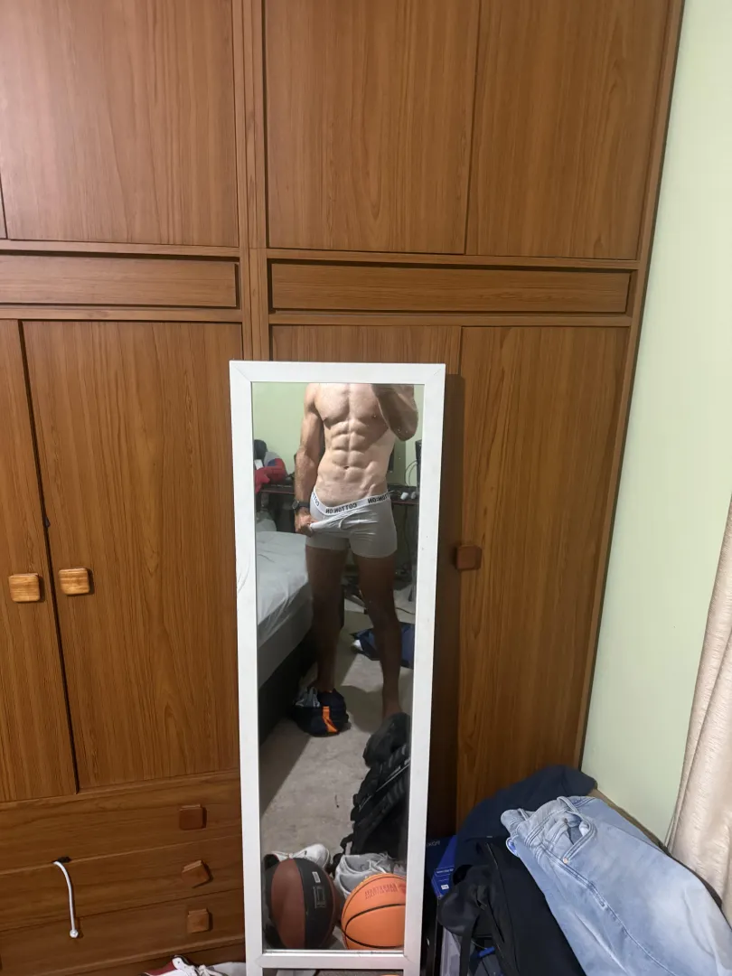 26 (m) here in Melbourne for the week posted by Ivory3844