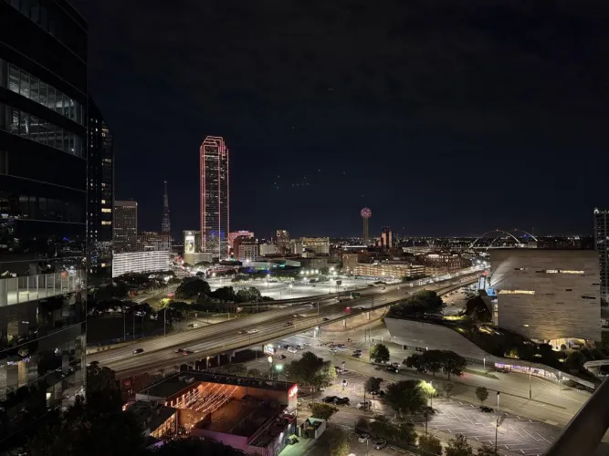 26 [M4F] -Dallas- just because valentines is over doesn’t mean the weekend is. Let’s enjoy each others company with a great view by CaramelCock289