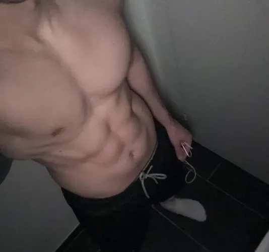 [26] Trained some abs today by xTobi46