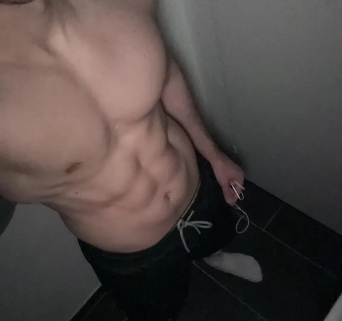 [26] Trained some abs today posted by xTobi46
