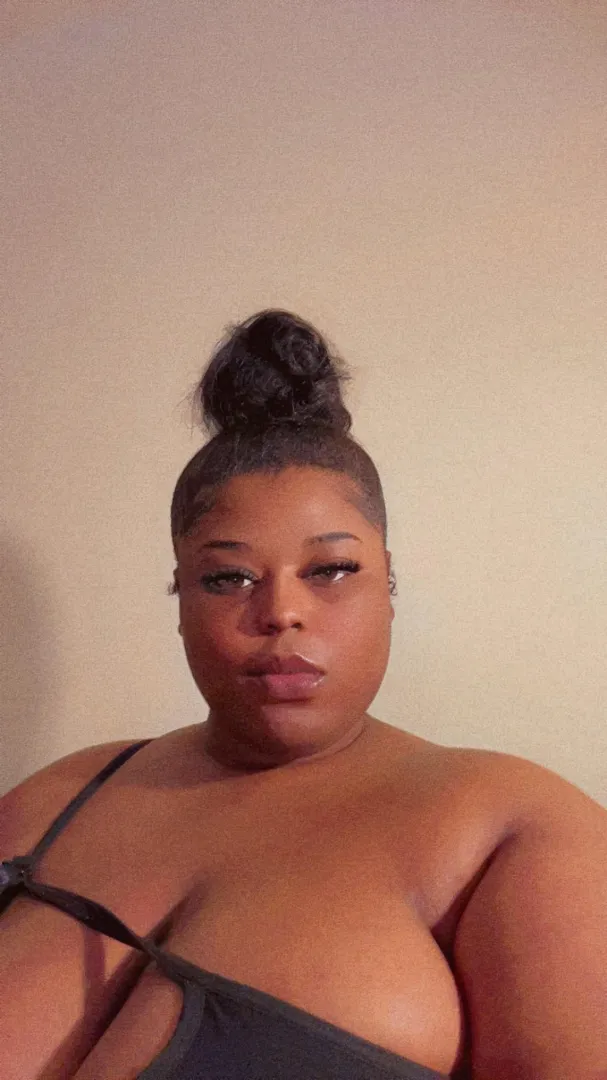 26F EbonyDomme of 4 years ready to bend you in half ✨ posted by DommeLynn