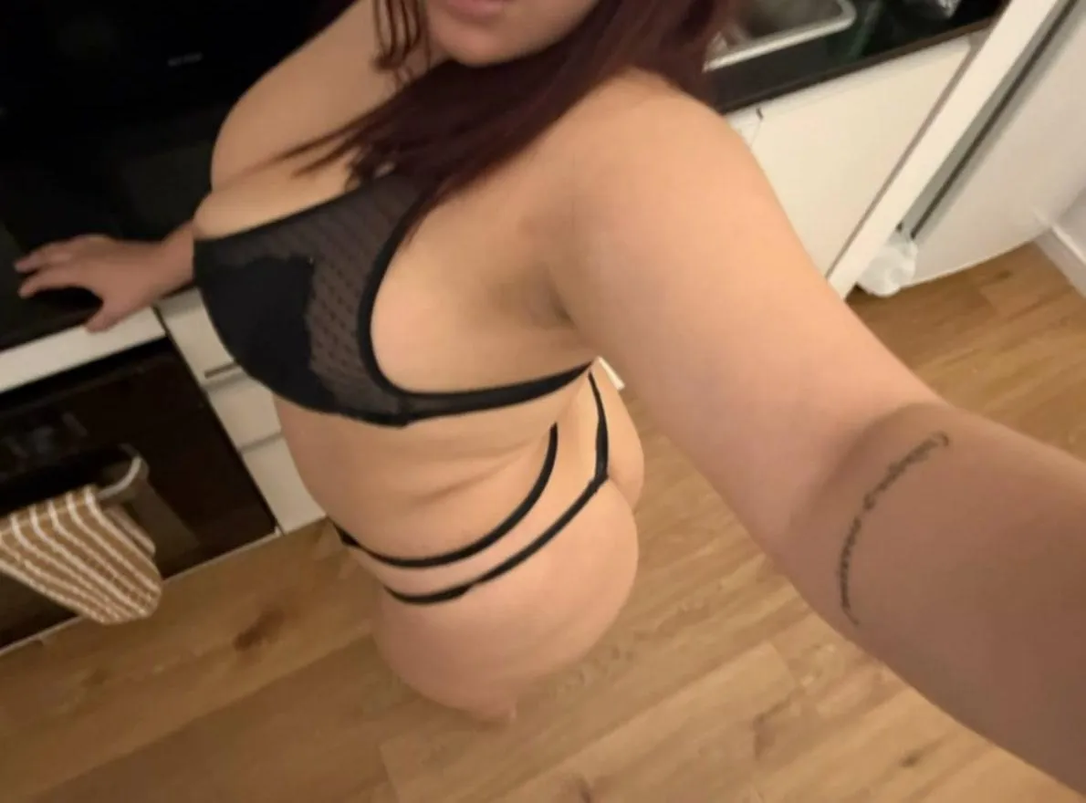 26F Who's down to fuck a thick girl like me? posted by chooeymuffin