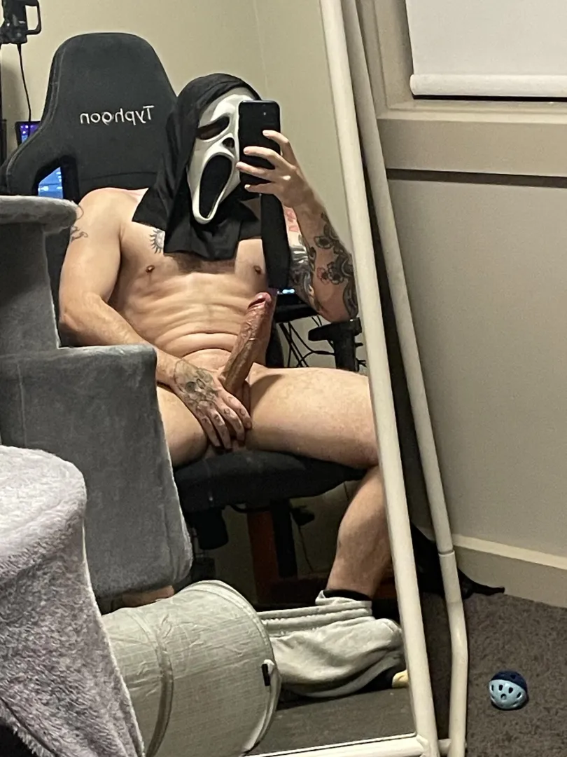 26M Ghostface is looking a Hotwife to seduce posted by purplemonark