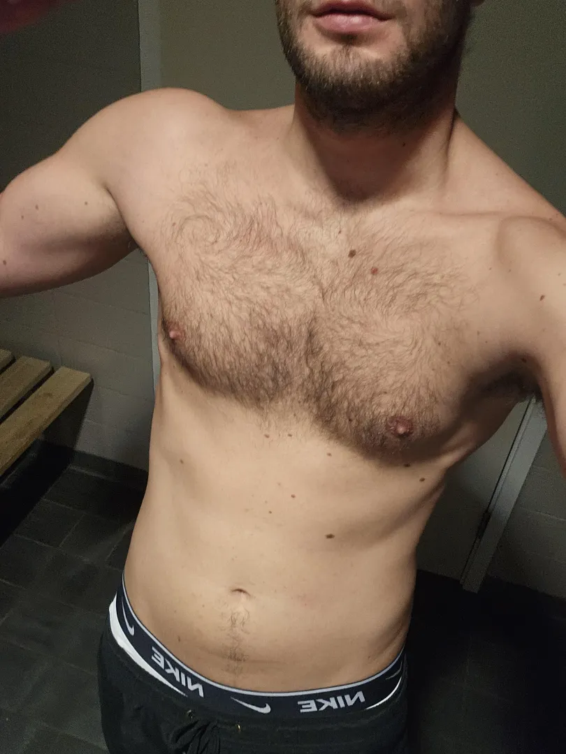 26yo fit and hung Italian ex soccer player looking to compare on vc with verbal fit bros snap @tilbro2025 posted by HeavyPanda8424
