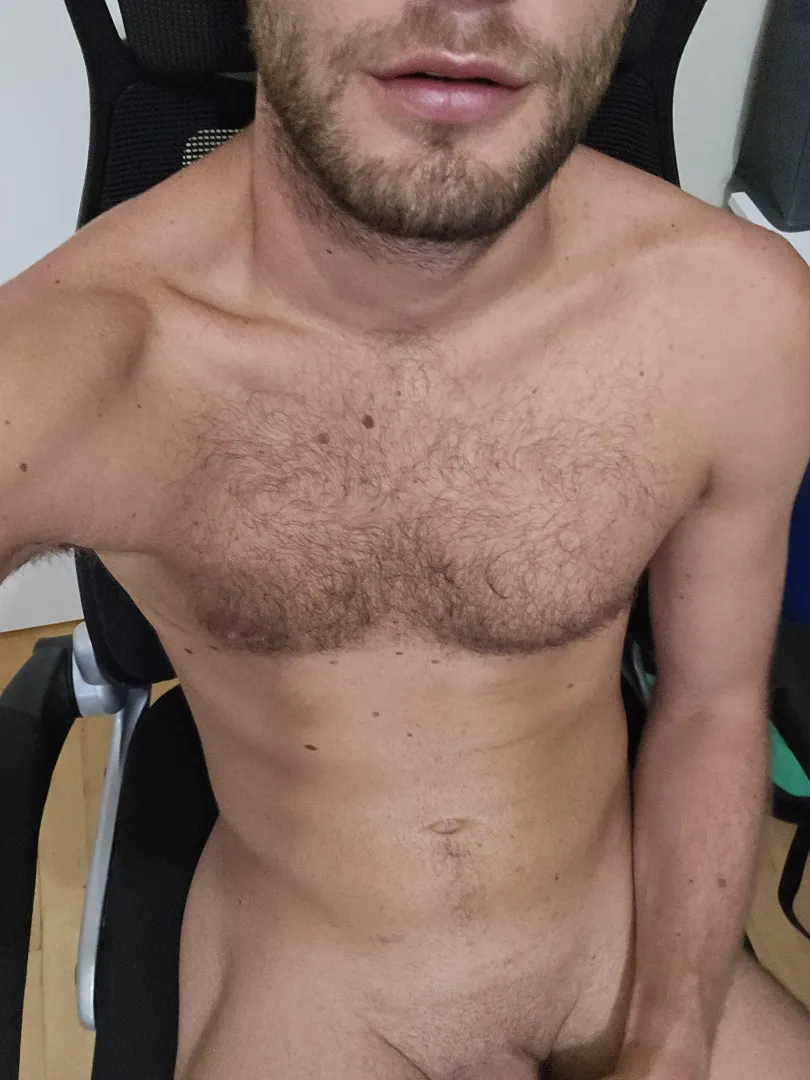 26yo fit and hung Italian ex soccer player looking to compare on vc with verbal fit bros snap @tilbro2025 posted by HeavyPanda8424