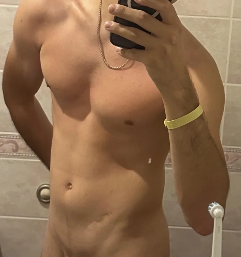 27 [M4F] #SanDiego - Fit, open minded guy looking for a woman posted by guyfromcalifornia26