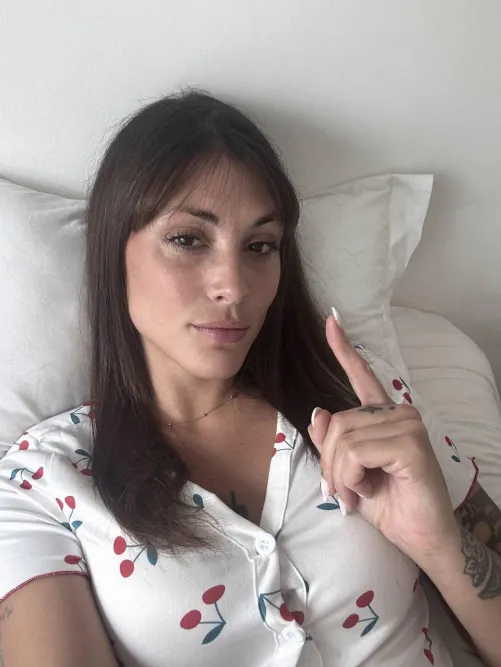 27F Bored, who’s down for 1 round? by ChicPuffss