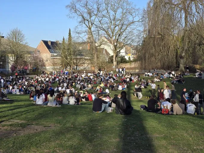 27F4F Leuven lesbian, enkel op zoek naar girls posted by Historical_Habit_736