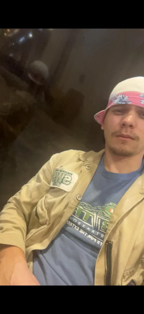 27Wm looking for couples our hot wife’s, I’m clean experienced and open minded pm if interested by Medium-Throat-7895