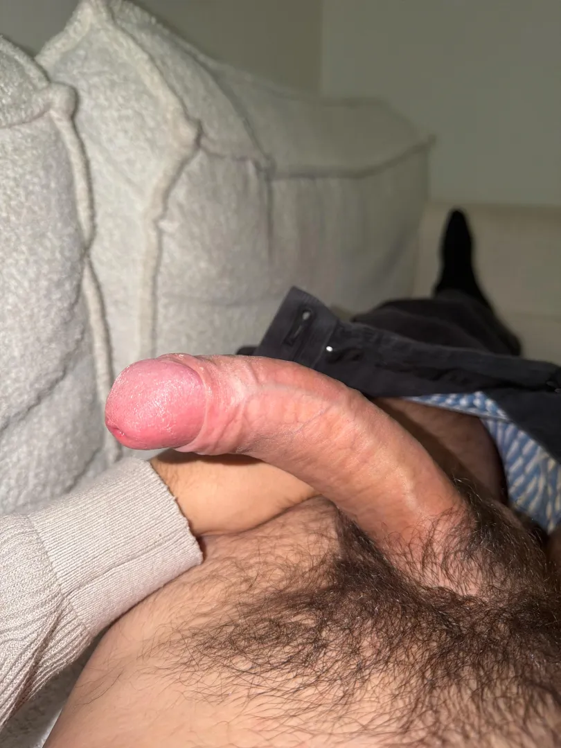 27yo 8inches bro from Paris - anyone ? posted by Frequent_Process_527