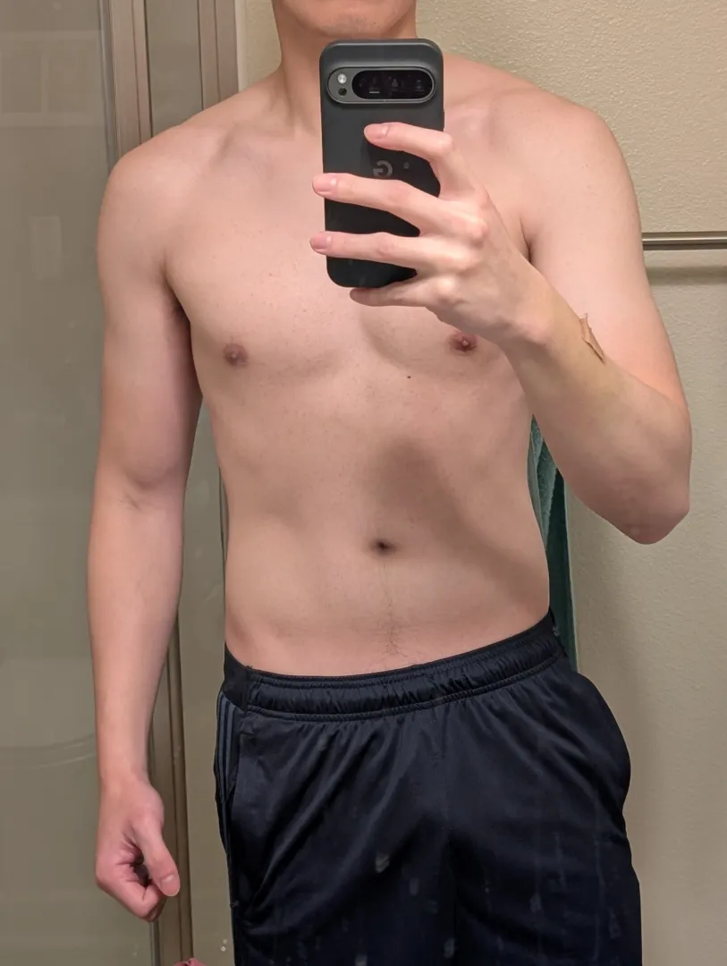 28 California looking for fit guys to chat about fitness/sex life, have bromance and more. Hmu if you're fit @illem_42 posted by illem_42