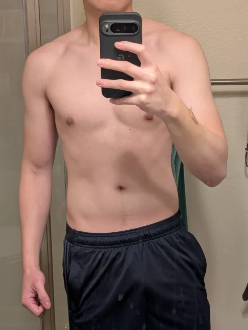 28 California. Looking for other fit guys to talk about gym, show off/compare, and motivate each other. If we click, I'm bi and other fun things are also ok. Hmu @illem_42 by illem_42