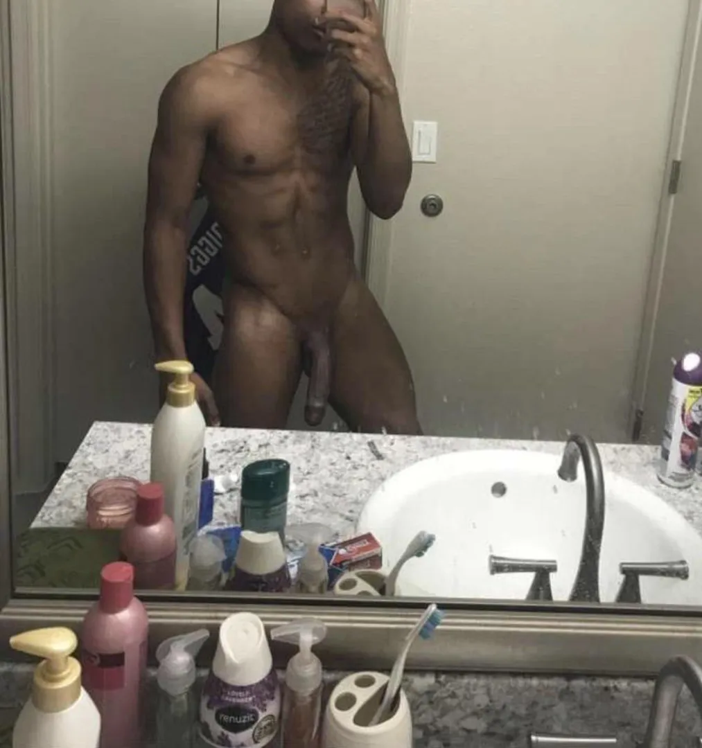 28 M can host and travel posted by Pretty-Revolution