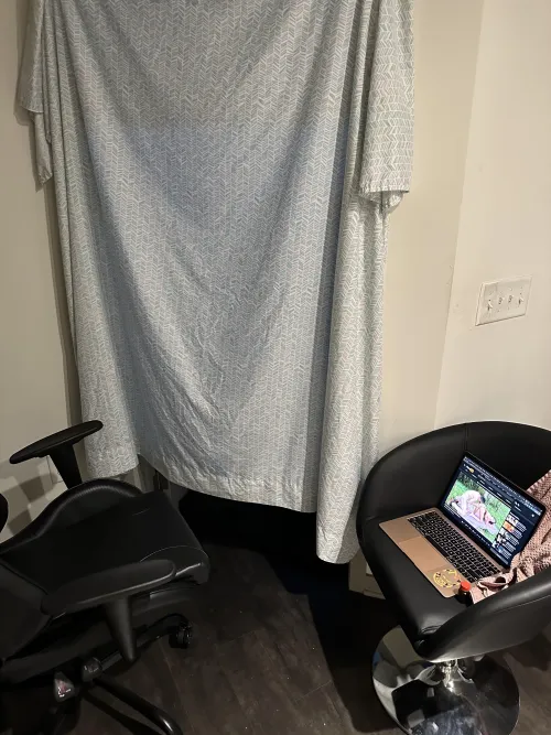 28 [M4M] Gh open all day and night today. RALEIGH NC 27603. Can do stand up or sit down GH, just let me know what you prefer. Just slide under the curtain, kick back and let me do the rest of the work. Willing to edge and blow for however long you can la by maxvapor327