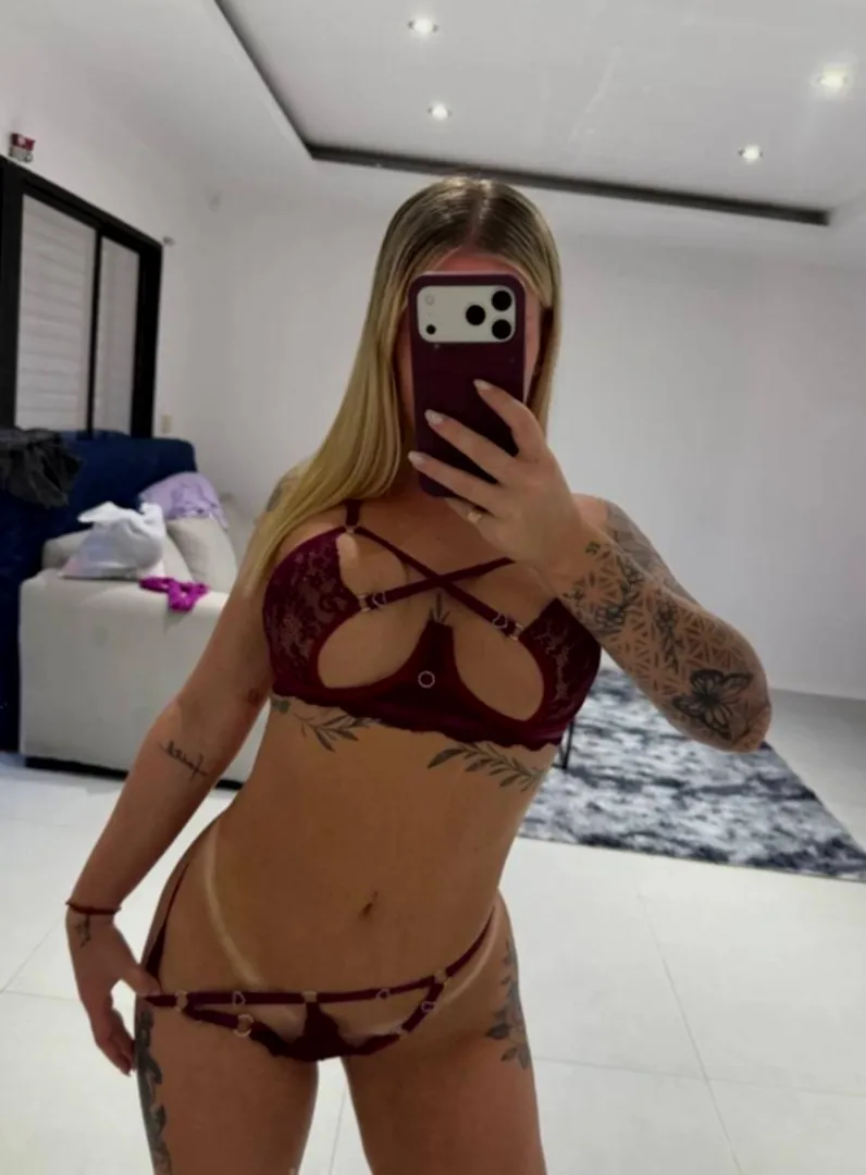 28, married, bored... who wants to sneak over? posted by Global_Watch_8608