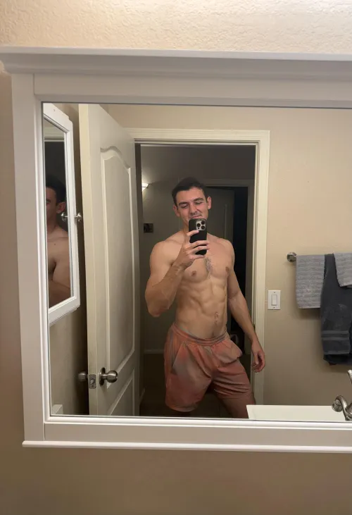 [28] what do you think of my abs? by skyguyy22