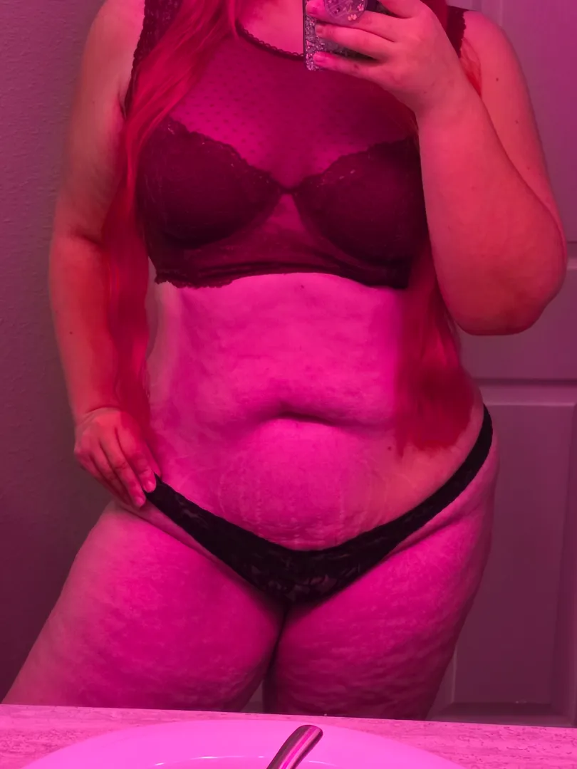 28F. Got all dressed up with nowhere to go  posted by uniquelyellie_2