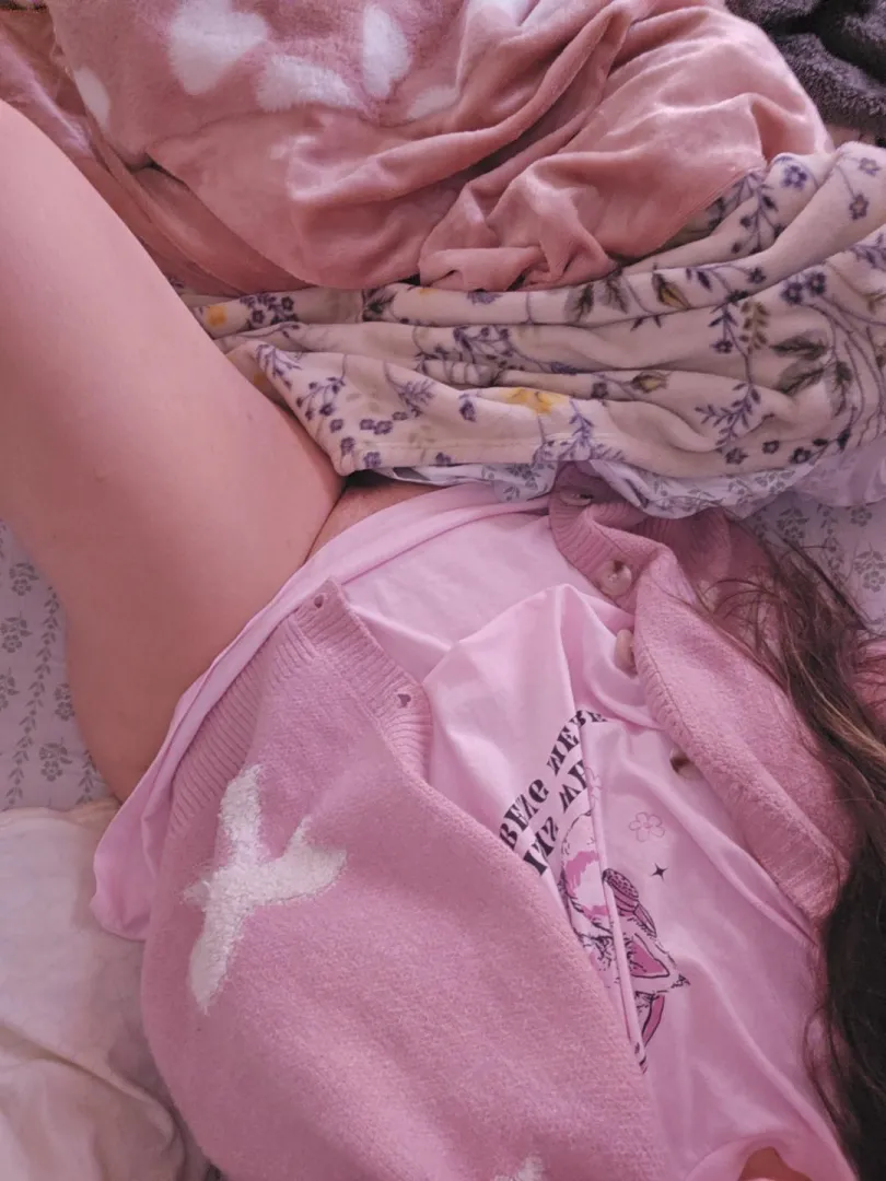 28f western mass - looking for another nasty girl (f only) to get fucked up and goon/play with until we can't see straight. Trauma sluts and Daddy issues welcome. posted by lil-baby-pop