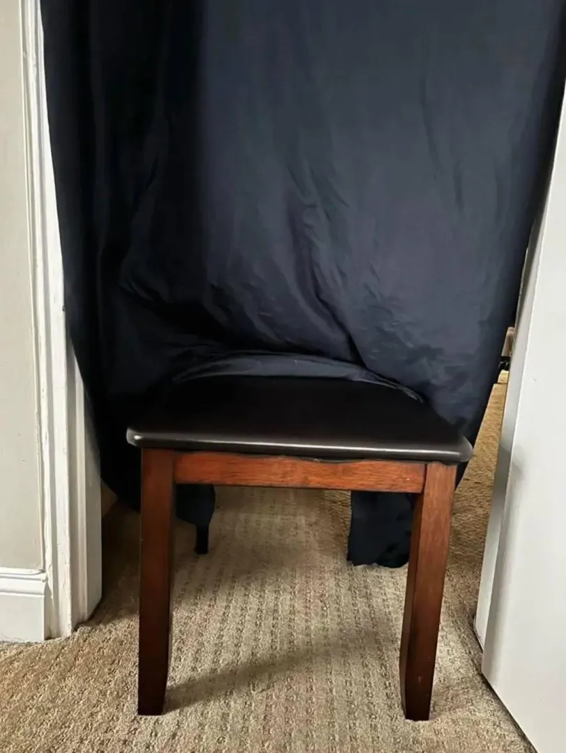 29 City: Los Angeles, California private seated gloryhole for horny hung clean men. posted by Here4AG00dtime_