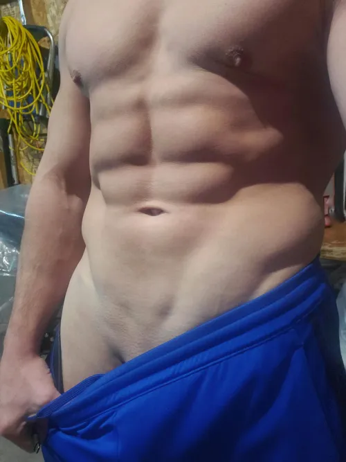 29 [M4F] #manhattan - Looking to hookup, kiss tonight with a fit gal. Also into sensual, kink, and other fun vibes. by hottswimmer
