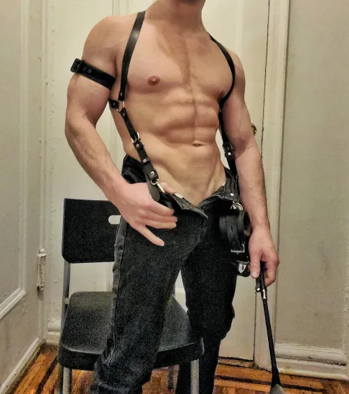 29 [M4F] #nyc #brooklyn - Athletic kinky guy looking for play partner tonight for a party. Dancing, good sex, fun times by hottswimmer