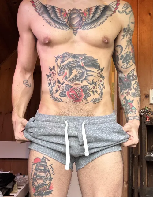 30 bi WFH lookin for fit bros to chat with. NSFW is cool. by rawinkcanvas