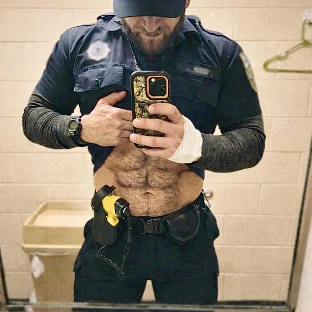 (30) feeling hot under all this - OC posted by JakeSnowbe