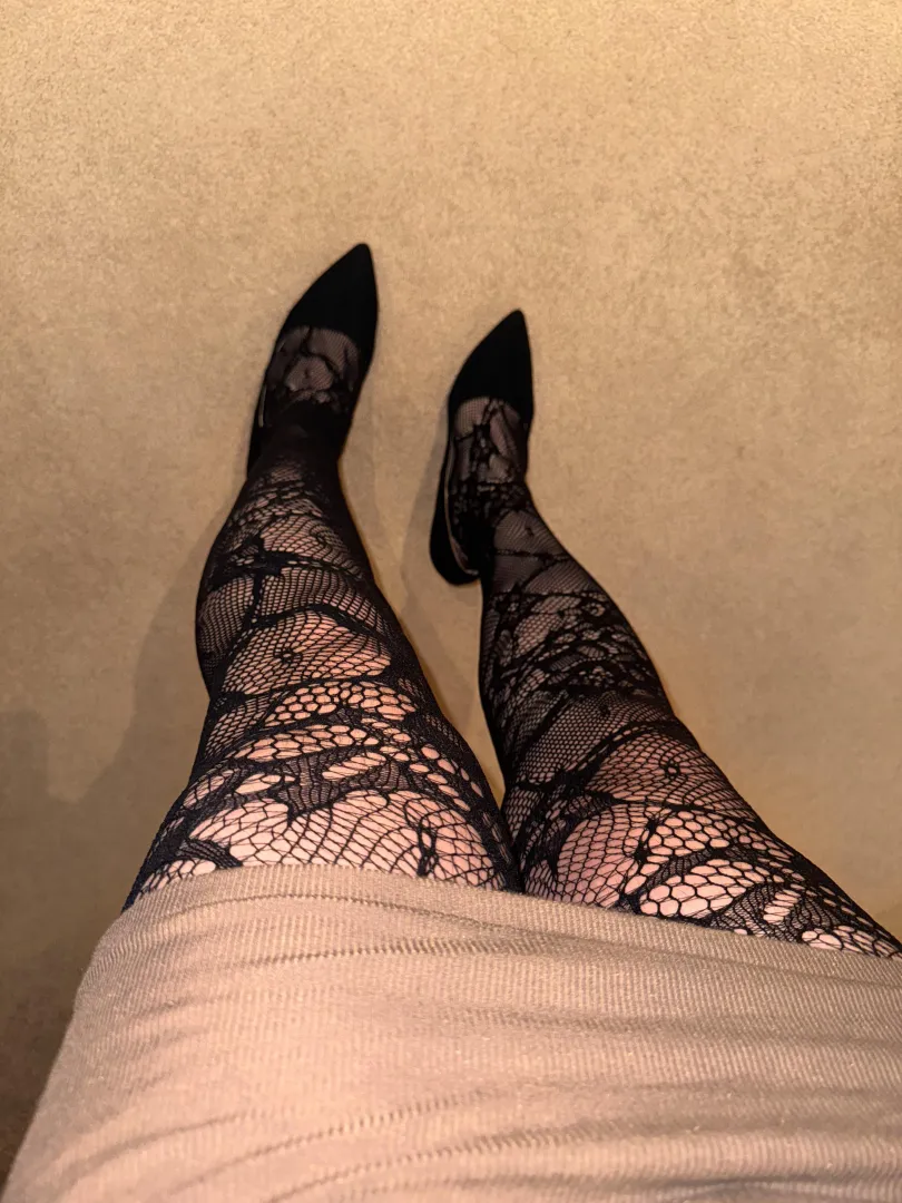 30 from Oakville. Would love to dress with other sissies or alpha males  posted by someguy1276