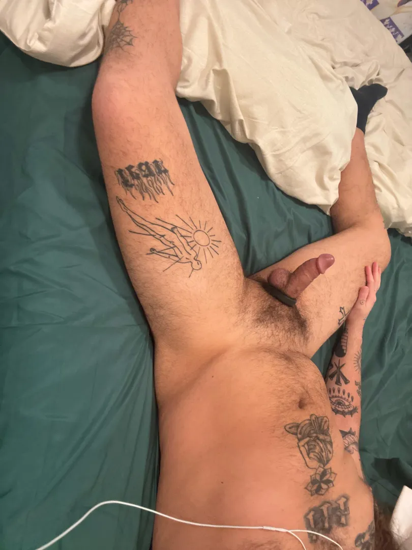 30 hairy pig. Fart in my face bro posted by thom408