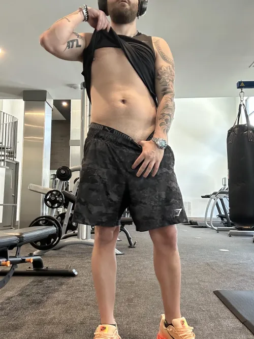 30 [M4FM] #Atlanta - didn’t have any luck last night, but it’s nice af out today. Next to battery. Upscale apt. by AlfieSolomonss