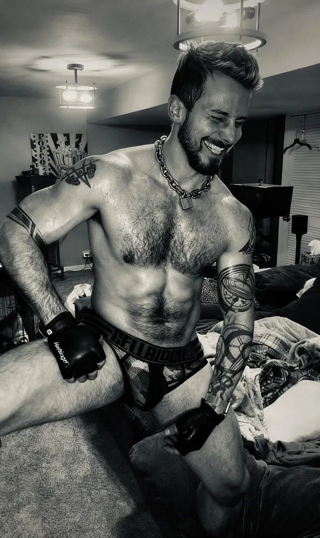 (30) post workout - OC posted by JakeSnowbe