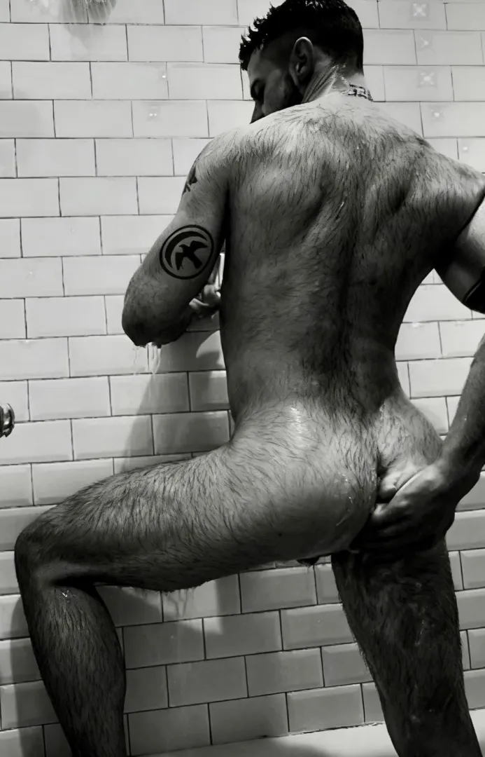 (30) Shower time - OC posted by JakeSnowbe