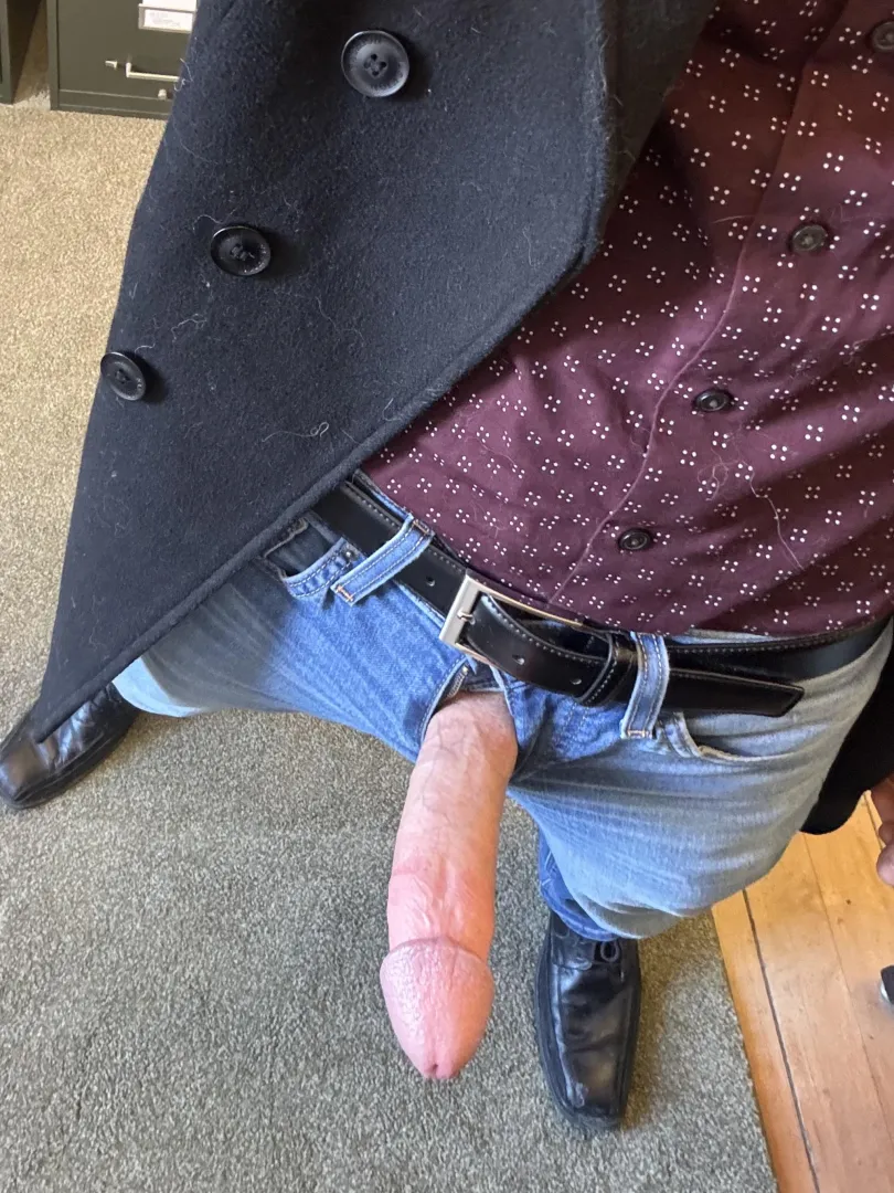 [30] What your professor hides in his pants posted by Frosty-Series-925