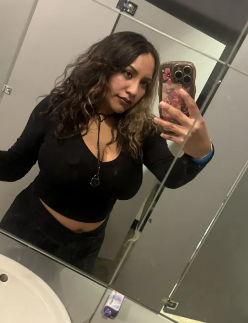 30/f. Bathroom selfie. [Return Our 3P Tools/Apps] by Calm-Thing2369