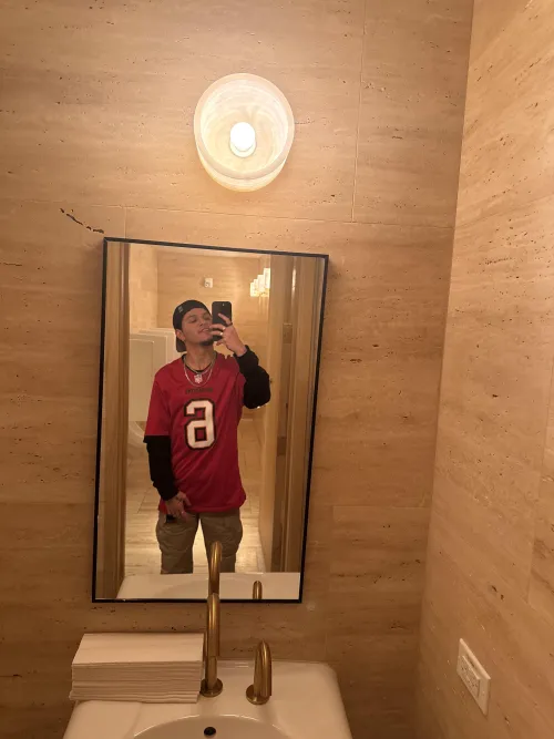 31 chill bro looking for a bro that wants to chat it up and get to know each other. Hung if that matters. by Low-Sir6624