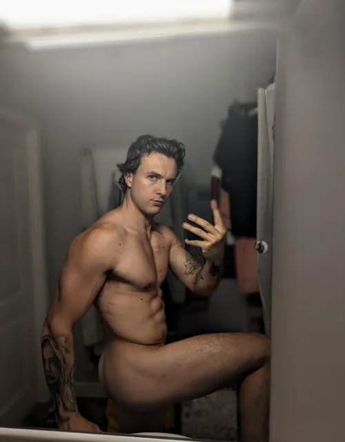 (31) Clean shaven & ripped  by Far_Interaction7209