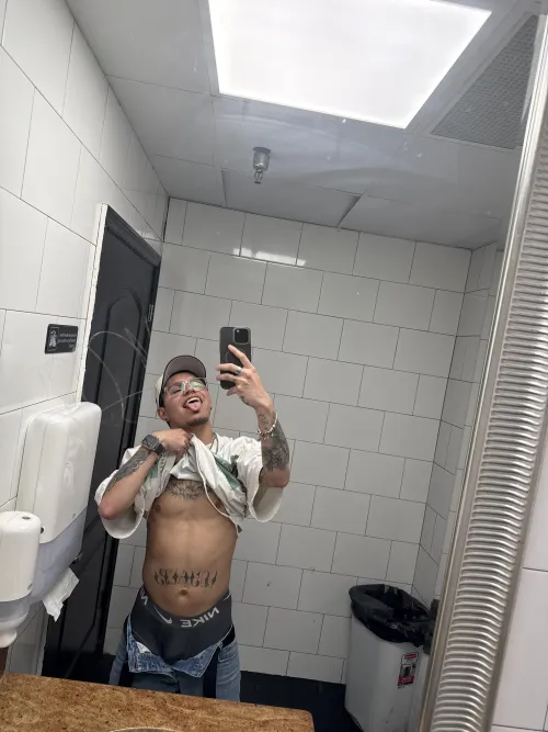 31 m looking for a chill bro to talk to hmu by Low-Sir6624