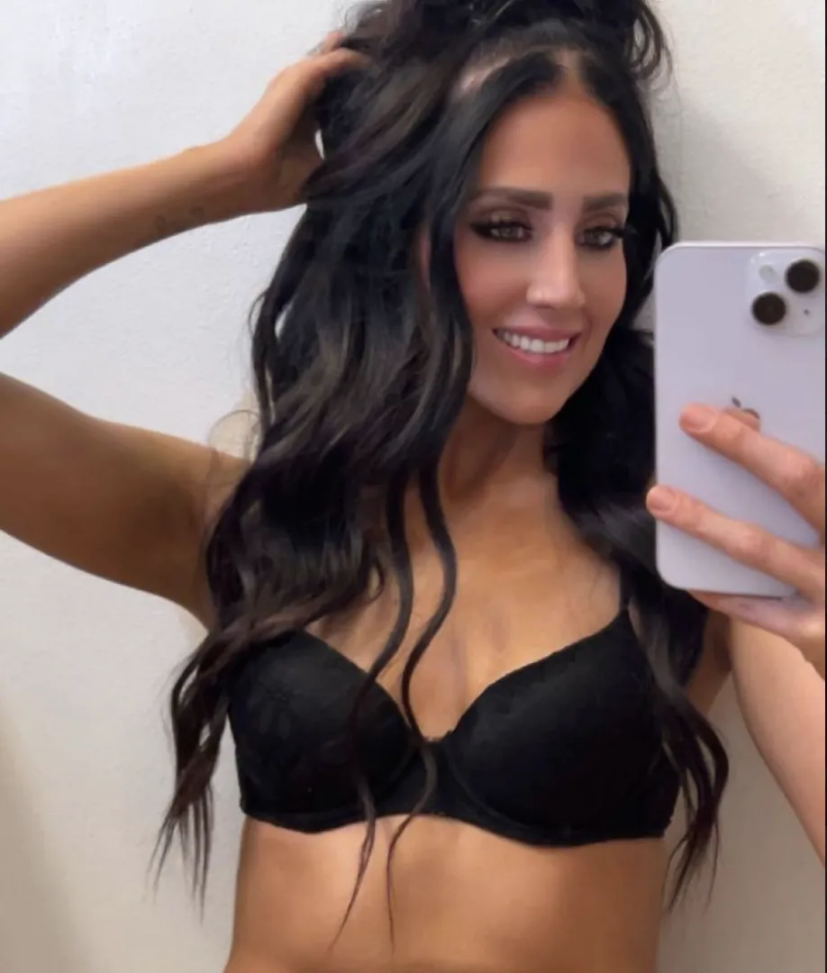 31 year old extremely horny... Would you fuck me without a condom? posted by ChloeJadeOnly