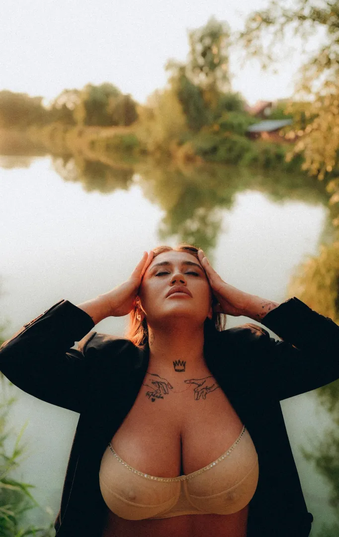 31 yo curves posted by Certain_Platform_247