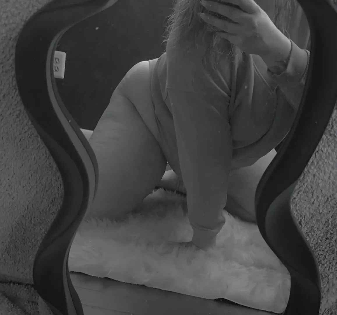 32 F curvy baddie posted by addiebaby101