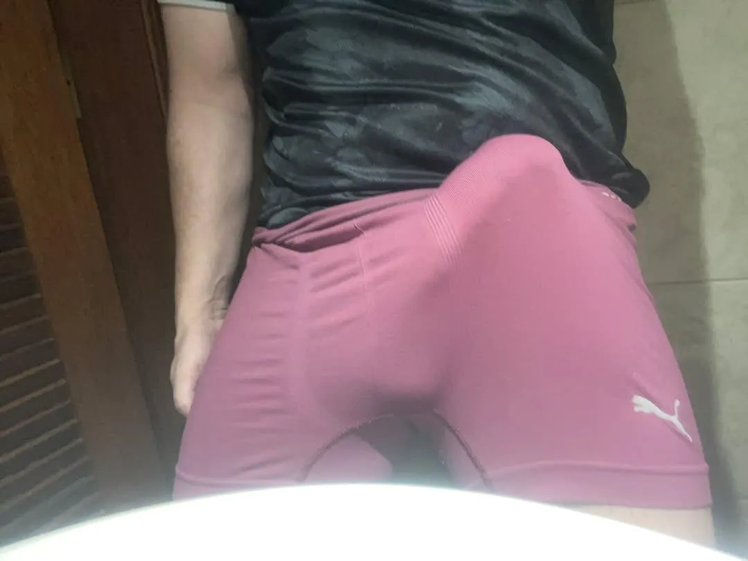 (32) foto assim fica bom ? posted by brazilian-huge-cock