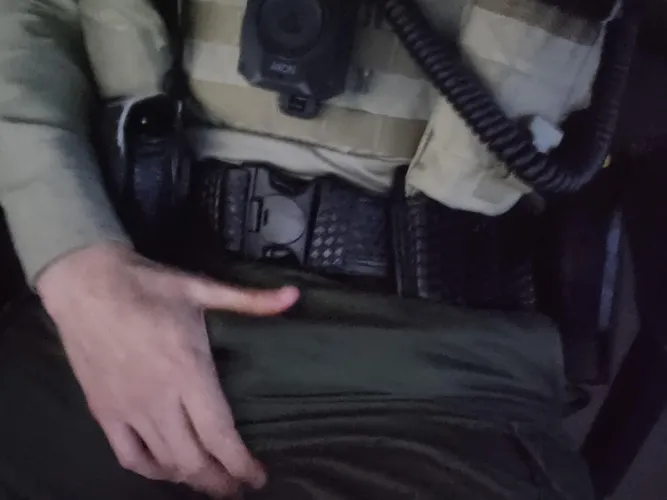 [32] Slow night, someone convince me to get it out. by kshxidnckdxk