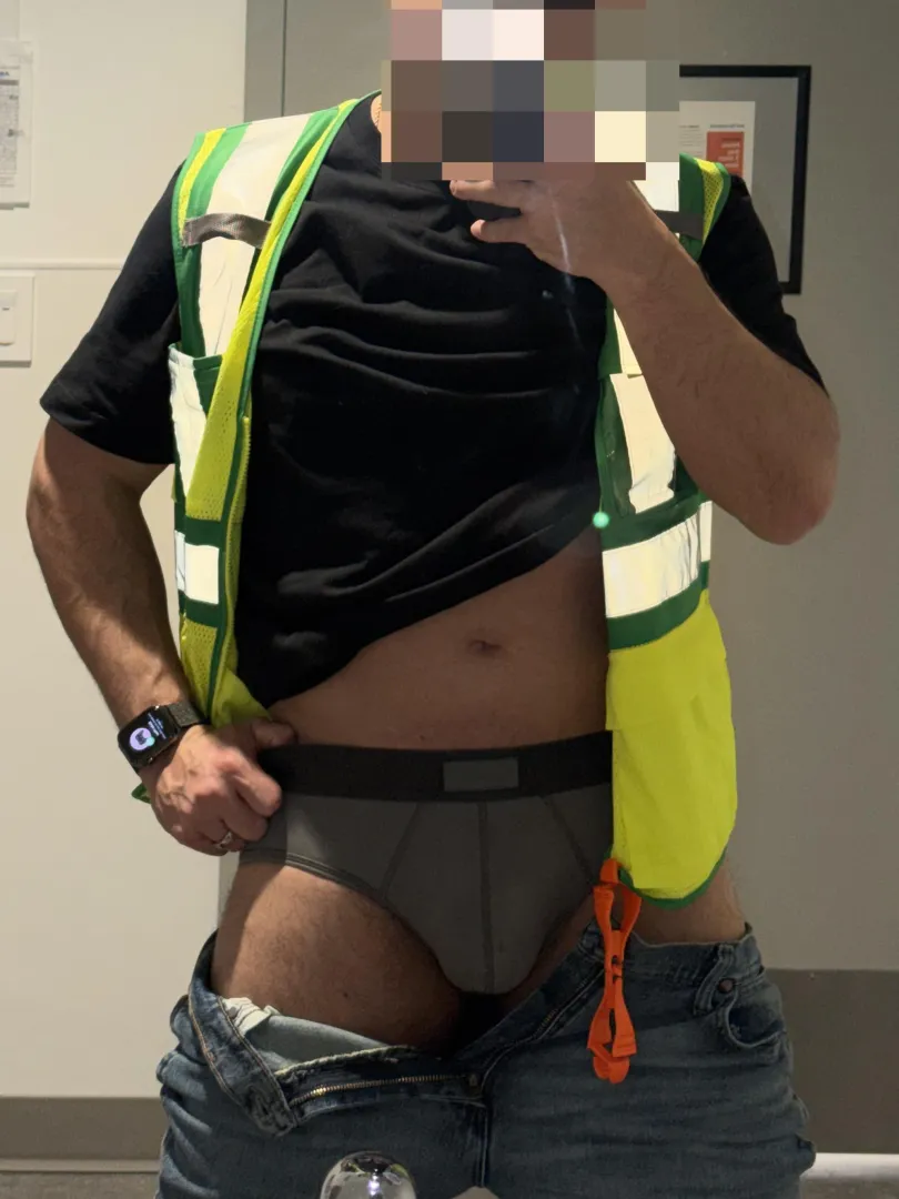 32 straight dad working late posted by Sensitive-Chain8745