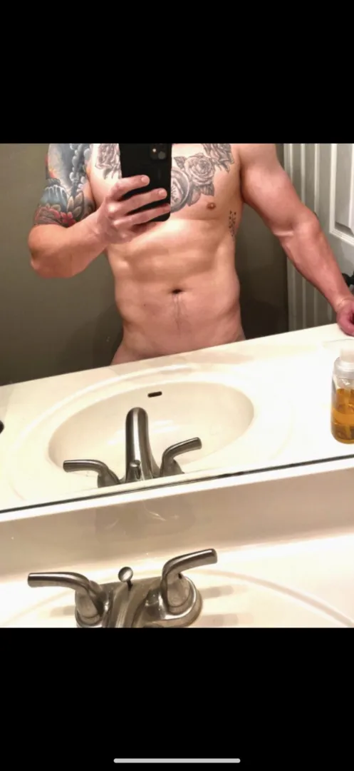 32M Hung bull looking for fun, couples, group, cuck, etc.. posted by Huckle_Berry_