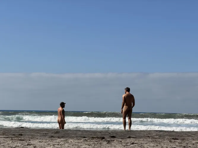 (33) coming April 17th and 18th with a good buddy of mine. Looking for other cool bros to join! by nudemnguy92